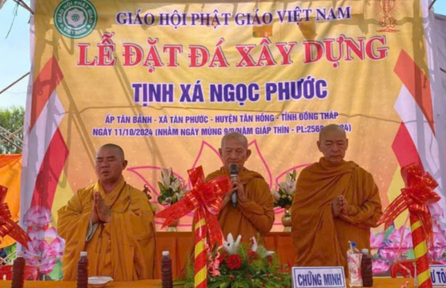 Chư tôn đức chứng minh cầu nguyện cho công trình sớm được hoàn thiện