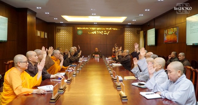 Chư tôn đức Tăng Ni biểu quyết thông qua chương trình hoạt động Phật sự