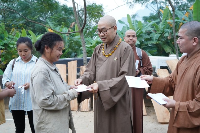 Trong ngày 13 và 14-10, đoàn Ban Trị sự tỉnh Tiền Giang hỗ trợ bà con vùng lũ tỉnh Hà Giang và Yên Bái trị giá trên 1 tỷ đồng Trong ngày 13 và 14-10, đoàn Ban Trị sự tỉnh Tiền Giang hỗ trợ bà con vùng lũ tỉnh Hà Giang và Yên Bái trị giá trên 1 tỷ đồng