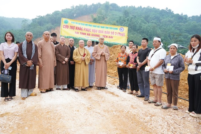 Đoàn Ban Trị sự Phật giáo tỉnh Tiền Giang tại H.Lục Yên, tỉnh Yên Bái Đoàn Ban Trị sự Phật giáo tỉnh Tiền Giang tại H.Lục Yên, tỉnh Yên Bái