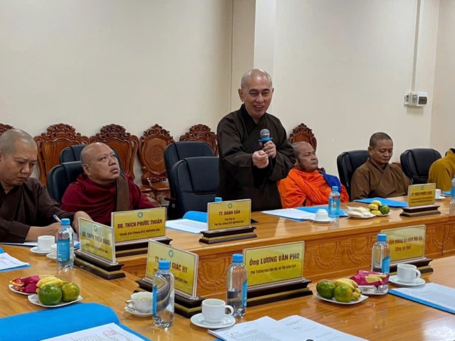 Đóng góp ý kiến tại buổi họp