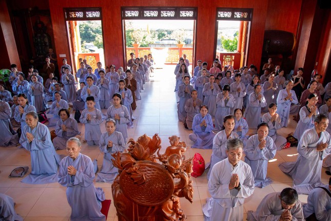 Phật tử tham gia Khóa tu Một ngày an lạc tại chùa Minh Hiệp