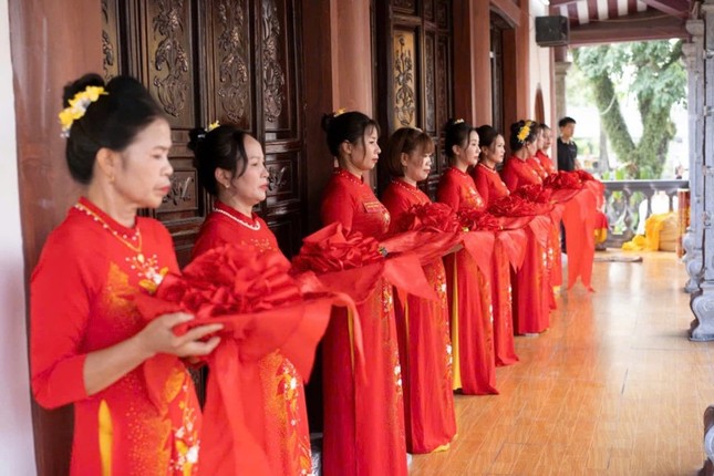 Chuẩn bị nghi thức cắt băng lạc thành chánh điện chùa Bút Phong Chuẩn bị nghi thức cắt băng lạc thành chánh điện chùa Bút Phong