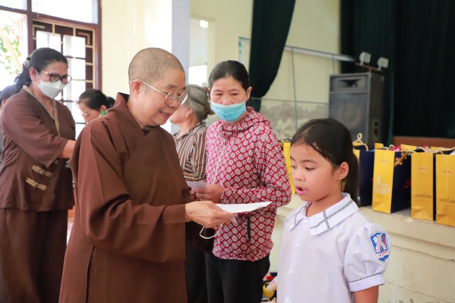 Ni trưởng Thích nữ Nhật Khương cũng là người con của quê hương tỉnh Thái Bình Ni trưởng Thích nữ Nhật Khương cũng là người con của quê hương tỉnh Thái Bình