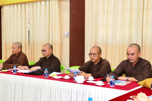 Chư tôn đức tại buổi họp