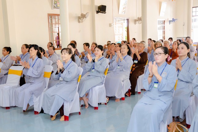 Phật tử tham gia khóa tu Phật tử tham gia khóa tu