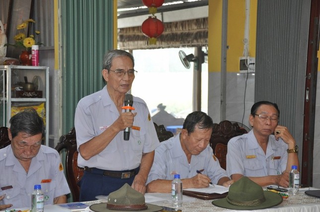 Huynh trưởng cấp Dũng Thị Bá - Huỳnh Văn Tùng, Phó Trưởng ban kiêm Chánh Thư ký Ban Hướng dẫn Phân ban Gia đình Phật tử T.Ư kiêm đặc trách khu vực Tây Nam Bộ chủ trì buổi họp Huynh trưởng cấp Dũng Thị Bá - Huỳnh Văn Tùng, Phó Trưởng ban kiêm Chánh Thư ký Ban Hướng dẫn Phân ban Gia đình Phật tử T.Ư kiêm đặc trách khu vực Tây Nam Bộ chủ trì buổi họp