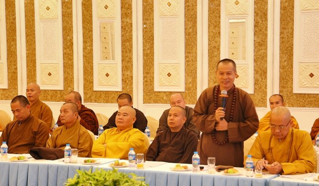 Thượng tọa Thích Minh Trí, Trưởng ban Trị sự TP.Biên Hòa đóng góp ý kiến tại buổi họp mặt Thượng tọa Thích Minh Trí, Trưởng ban Trị sự TP.Biên Hòa đóng góp ý kiến tại buổi họp mặt