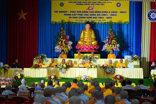 Chư tôn đức chứng minh, tham dự Lễ trao Bằng tốt nghiệp Chư tôn đức chứng minh, tham dự Lễ trao Bằng tốt nghiệp