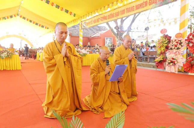 Đại đức tân trụ trì phát nguyện nhận nhiệm vụ