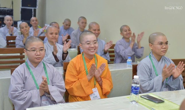 Không khí hội trường sôi nổi sau mỗi phần thi Không khí hội trường sôi nổi sau mỗi phần thi