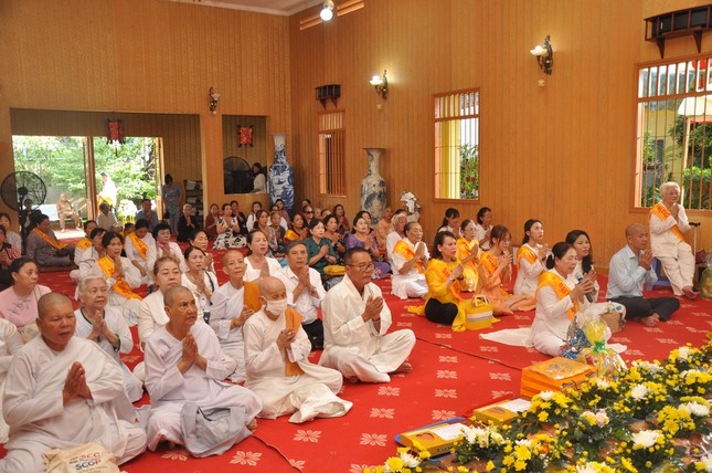 Phật tử tại lễ dâng y Kathina