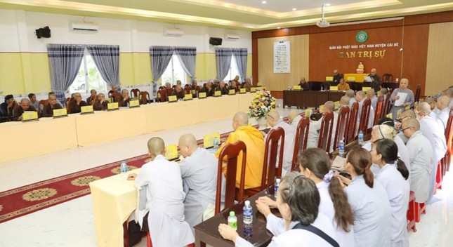 Quang cảnh buổi họp