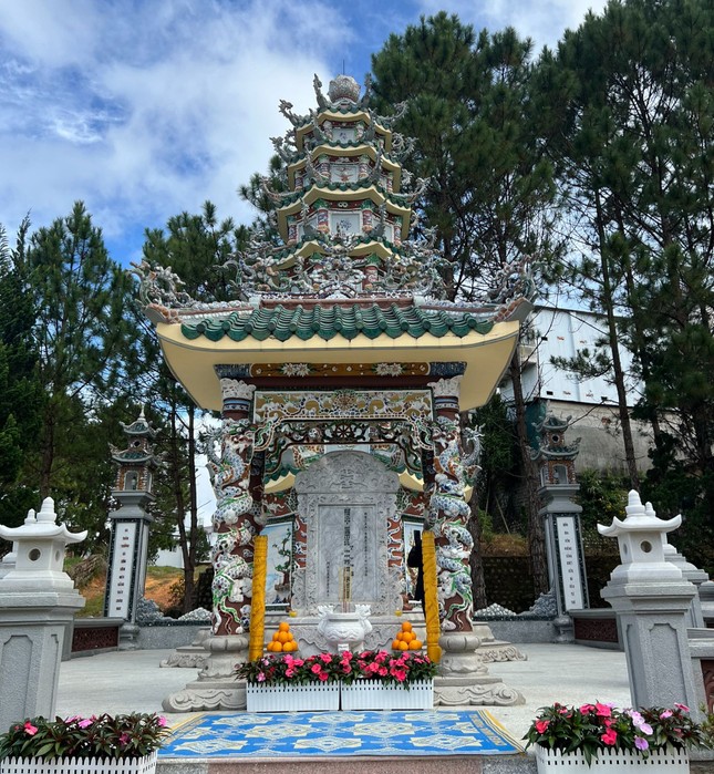 Bảo tháp Hòa thượng Thích Từ Mãn trong khuôn viên chùa Linh Sơn, TP.Đà Lạt Bảo tháp Hòa thượng Thích Từ Mãn trong khuôn viên chùa Linh Sơn, TP.Đà Lạt