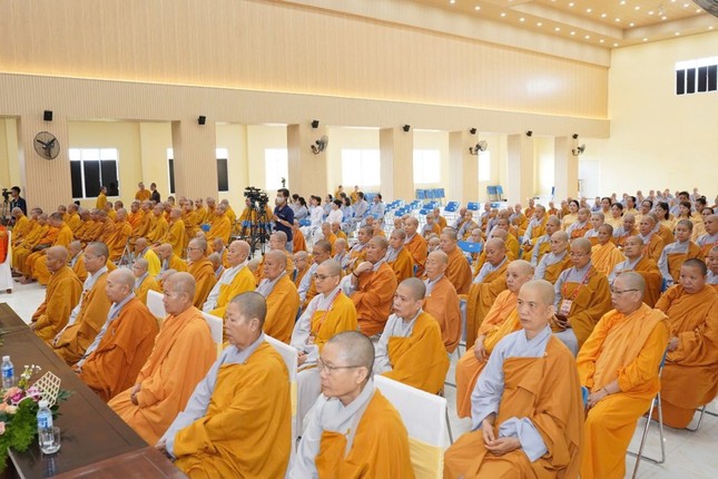 Chư tôn đức Tăng, Ni và giới tử tại lễ khai mạc