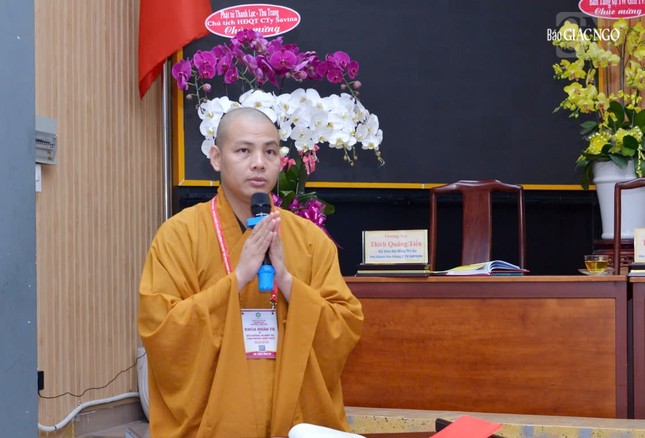Đại đức Thích Minh Ân thay mặt Ban Tổ chức báo cáo quá trình chuẩn bị