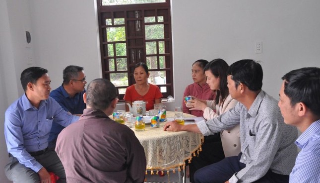Đoàn thăm hỏi, chúc mừng gia đình có căn nhà mới kiên cố Đoàn thăm hỏi, chúc mừng gia đình có căn nhà mới kiên cố