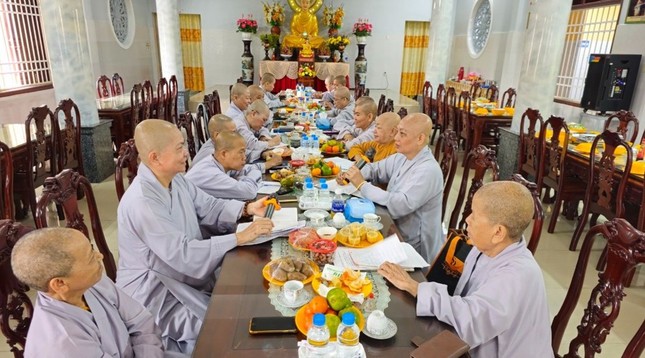 Quang cảnh buổi họp