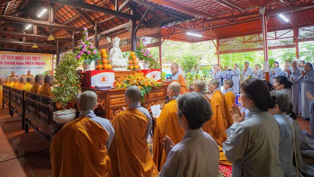 Đại diện môn đồ pháp quyến tác bạch tri ân chư tôn giáo phẩm