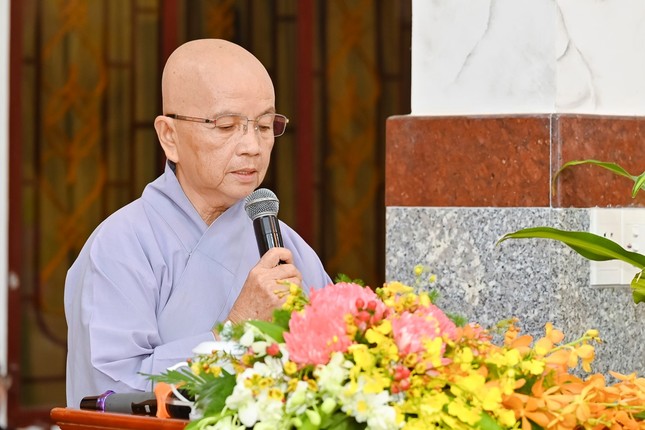 Ni sư Thích nữ Hạnh Bình, Trưởng Phân ban Ni giới tỉnh phát biểu khai mạc Ni sư Thích nữ Hạnh Bình, Trưởng Phân ban Ni giới tỉnh phát biểu khai mạc