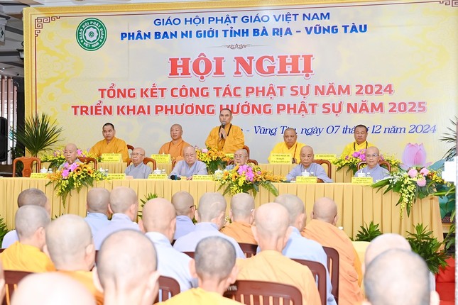 Thượng tọa Thích Nhuận Nghĩa phát biểu tại hội nghị Thượng tọa Thích Nhuận Nghĩa phát biểu tại hội nghị