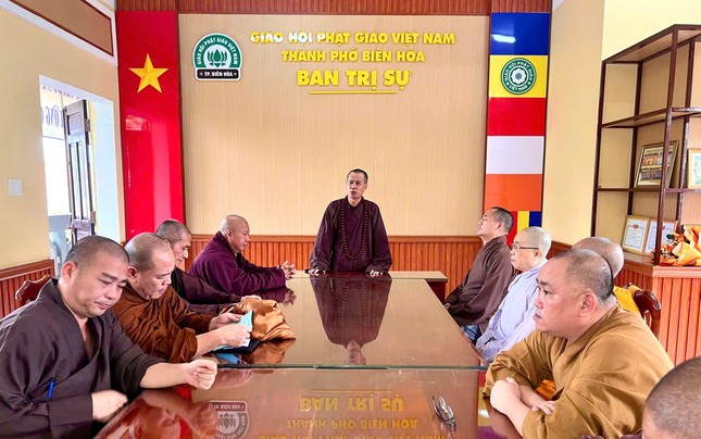 Thượng tọa Thích Minh Trí Trưởng ban Trị sự GHPGVN TP.Biên Hòa chủ trì buổi họp