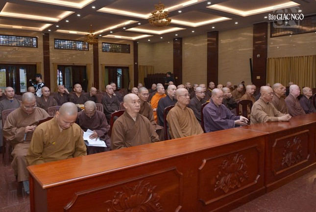 Chư tôn đức tham dự buổi họp mở rộng Chư tôn đức tham dự buổi họp mở rộng