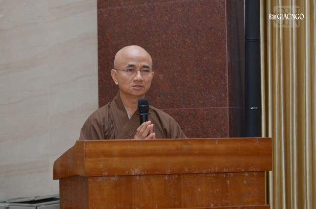 Thượng tọa Thích Thiện Quý báo cáo một số việc tại buổi họp Thượng tọa Thích Thiện Quý báo cáo một số việc tại buổi họp