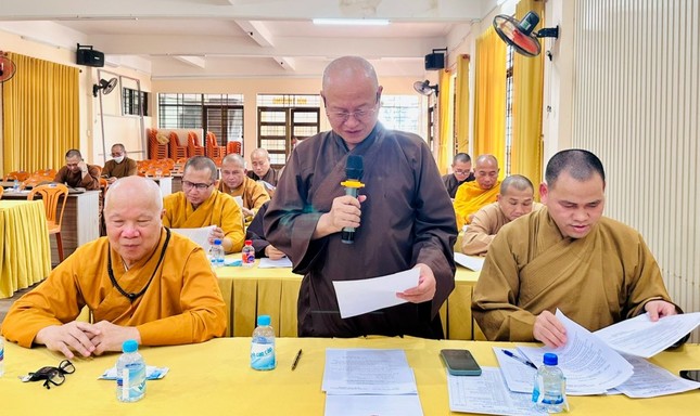 Thượng tọa Thích Trí Định trình các dự thảo hoạt động Phật sự Thượng tọa Thích Trí Định trình các dự thảo hoạt động Phật sự