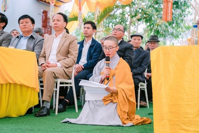 Sư cô tân trụ trì phát nguyện nhận nhiệm vụ