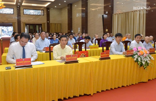 Đại diện lãnh đạo các cơ quan TP.HCM, Q.10 và các quận, huyện tham dự