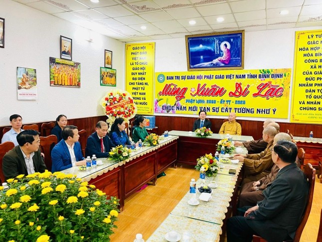 Ban Trị sự tỉnh tiếp thân mật phái đoàn Tỉnh ủy thăm, chúc Tết cổ truyền