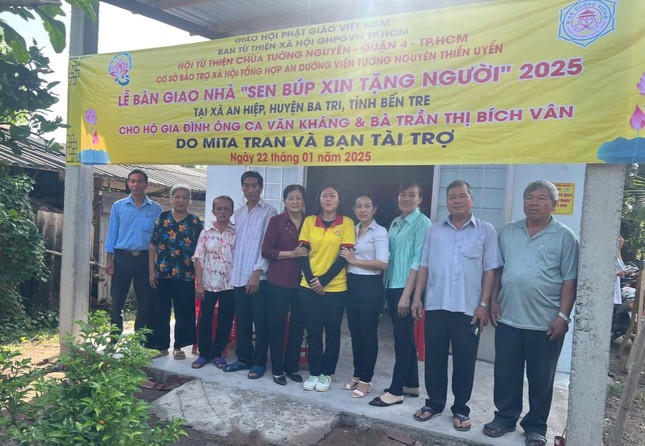 Bàn giao nhà "Sen búp xin tặng người" Bàn giao nhà "Sen búp xin tặng người"