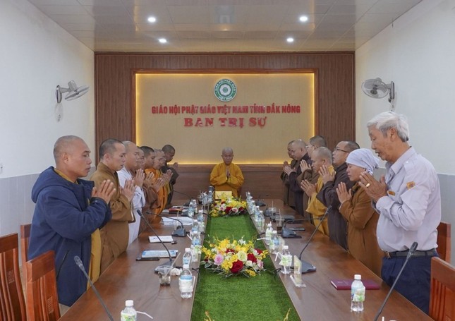 Chư tôn đức, Phật tử trong Ban Thường trực Ban Trị sự tỉnh họp mặt đầu năm Ất Tỵ Chư tôn đức, Phật tử trong Ban Thường trực Ban Trị sự tỉnh họp mặt đầu năm Ất Tỵ