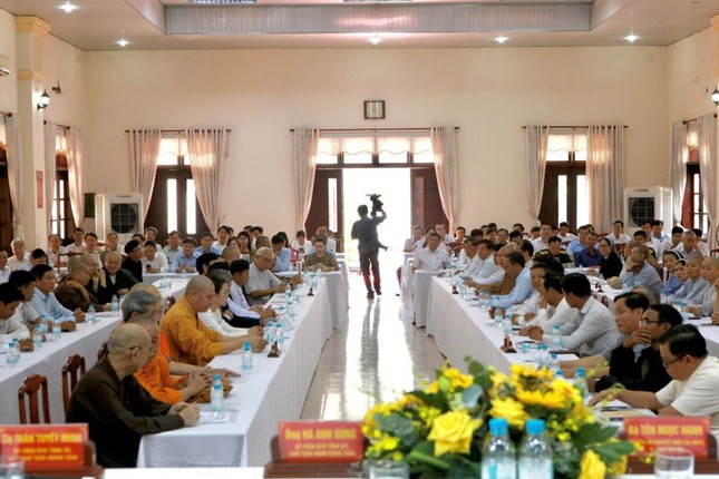 Quang cảnh buổi họp mặt chức sắc, chức việc các tôn giáo Quang cảnh buổi họp mặt chức sắc, chức việc các tôn giáo