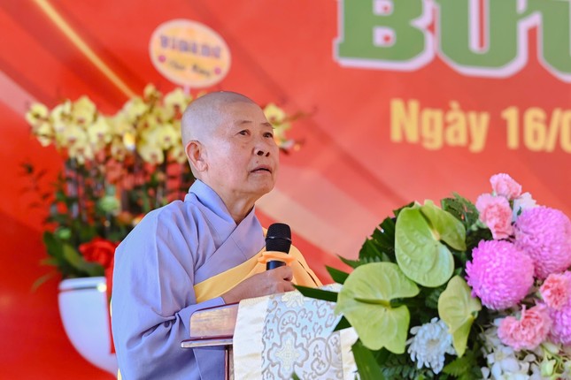 Ni sư Thích nữ Diệu Lành, trụ trì Bửu Lâm tự