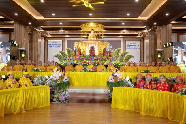 Chư tôn đức chứng minh, tham dự lễ chúc thọ 60 vị Phật tử cao niên Chư tôn đức chứng minh, tham dự lễ chúc thọ 60 vị Phật tử cao niên