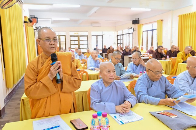 Đại biểu đóng góp ý kiến tại buổi họp Đại biểu đóng góp ý kiến tại buổi họp