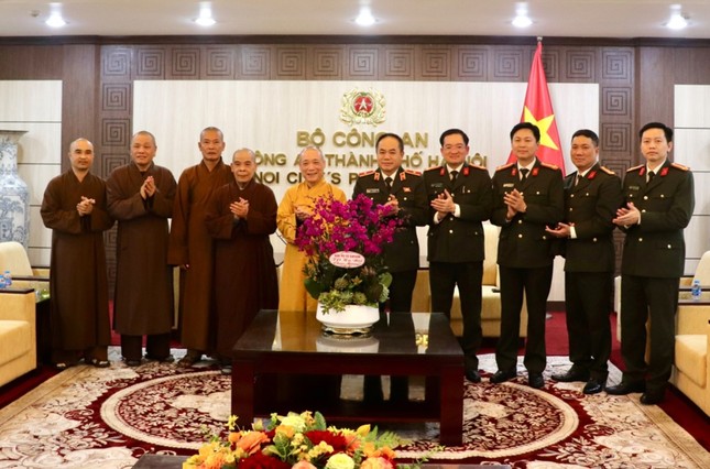 Hòa thượng Thích Bảo Nghiêm thăm và chúc mừng thiếu tướng Nguyễn Thanh Tùng
