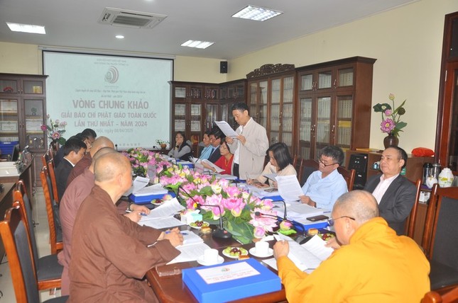 Quang cảnh buổi họp