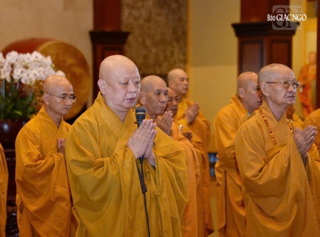 Hòa thượng Thích Lệ Trang cùng chư tôn đức Ban Trị sự TP.HCM