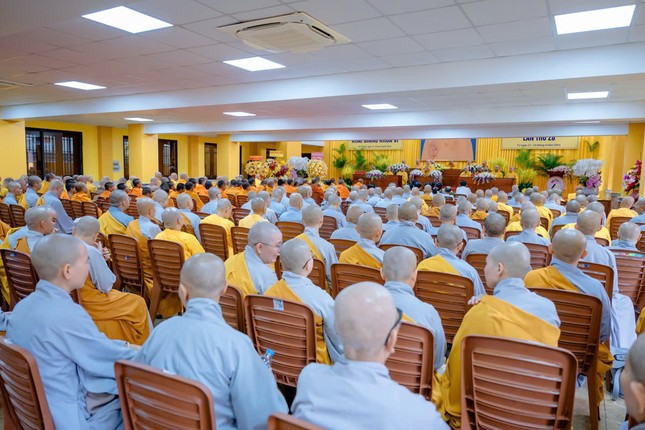 Quang cảnh Lễ khai giảng Khóa bồi dưỡng trụ trì lần thứ 28 do Ban Trị sự tỉnh tổ chức Quang cảnh Lễ khai giảng Khóa bồi dưỡng trụ trì lần thứ 28 do Ban Trị sự tỉnh tổ chức