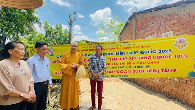 Khởi công xây nhà tình thương &quot;Sen búp xin tặng người&quot; - Ảnh: T.N