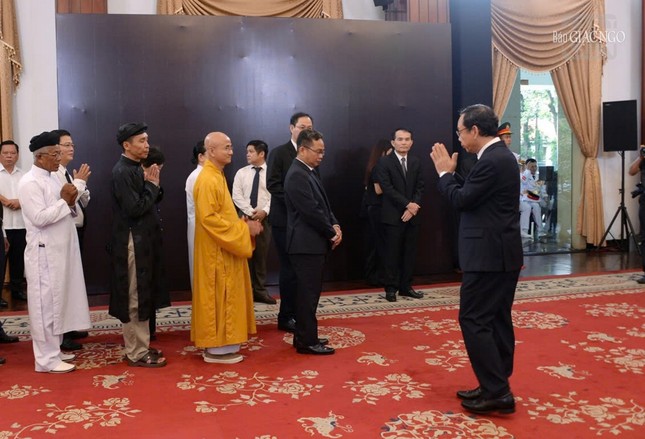 Đoàn lãnh đạo Thành ủy, UBND, UBMTTQVN TP.HCM viếng tang nguyên Chủ tịch nước Trần Đức Lương Đoàn lãnh đạo Thành ủy, UBND, UBMTTQVN TP.HCM viếng tang nguyên Chủ tịch nước Trần Đức Lương