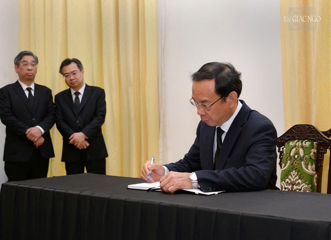 Bí thư Thành ủy TP.HCM Nguyễn Văn Nên viết sổ tang phân ưu Bí thư Thành ủy TP.HCM Nguyễn Văn Nên viết sổ tang phân ưu