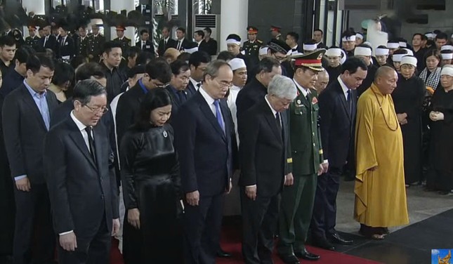 Đoàn Ủy ban Trung ương MTTQVN do ông Đỗ Văn Chiến, Ủy viên Bộ Chính trị, Bí thư Trung ương Đảng, Chủ tịch Ủy ban Trung ương MTTQVN làm trưởng đoàn kính viếng Đoàn Ủy ban Trung ương MTTQVN do ông Đỗ Văn Chiến, Ủy viên Bộ Chính trị, Bí thư Trung ương Đảng, Chủ tịch Ủy ban Trung ương MTTQVN làm trưởng đoàn kính viếng