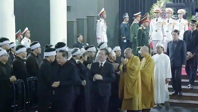 Chư tôn đức Hội đồng Trị sự chia buồn cùng gia quyến Chư tôn đức Hội đồng Trị sự chia buồn cùng gia quyến