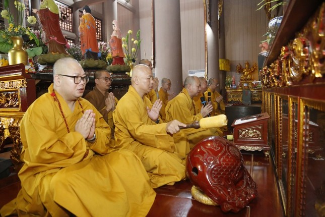 Chư Tăng thực hiện khóa tụng niệm cầu nguyện quốc thái dân an, Phật pháp trường tồn