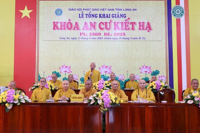 Trưởng lão Hòa thượng Thích Thiện Huệ ban đạo từ