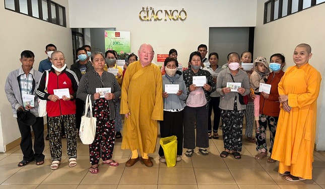 Đại diện Ban Từ thiện xã hội Báo Giác Ngộ đã trao hơn 100 triệu đồng từ bạn đọc gởi ủng hộ bệnh nhân có hoàn cảnh khó khăn đăng trên mục Mở rộng lòng từ thuộc Báo Giác Ngộ Đại diện Ban Từ thiện xã hội Báo Giác Ngộ đã trao hơn 100 triệu đồng từ bạn đọc gởi ủng hộ bệnh nhân có hoàn cảnh khó khăn đăng trên mục Mở rộng lòng từ thuộc Báo Giác Ngộ